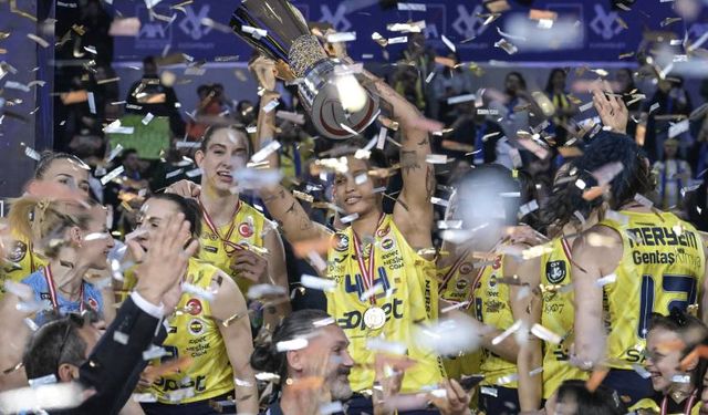 Fenerbahçe Opet, 7 yıl aradan sonra Türkiye Kupası'nı aldı