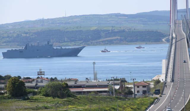 İspanya'nın hücum gemisi Çanakkale Boğazı'ndan geçti