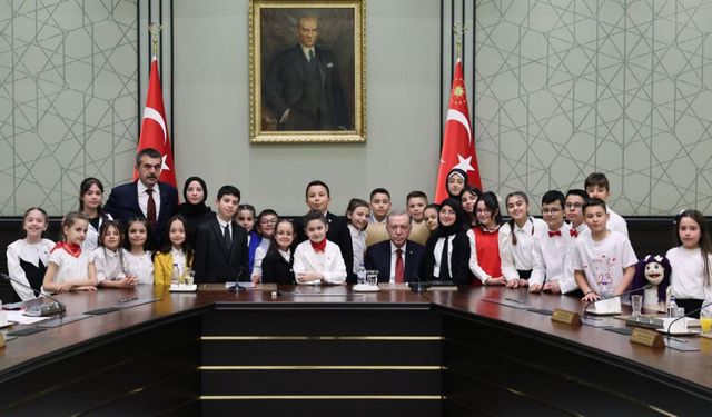 Cumhurbaşkanı Erdoğan Beştepe'de çocukları kabul etti
