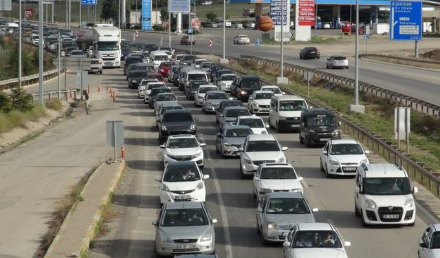 'Kilit kavşak' Kırıkkale'de bayram dönüşü trafiği