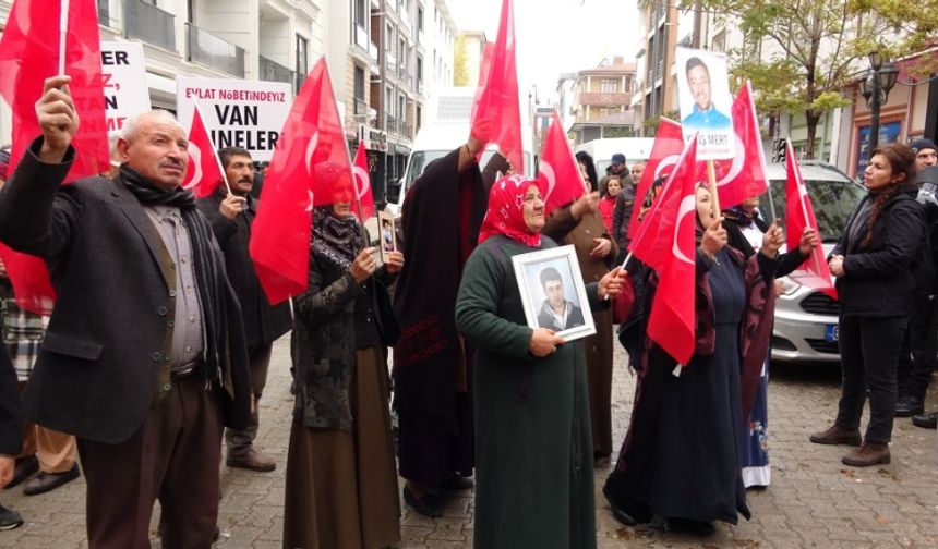 Evlat nöbetindeki ailelerden İstanbul saldırısına sert kınama