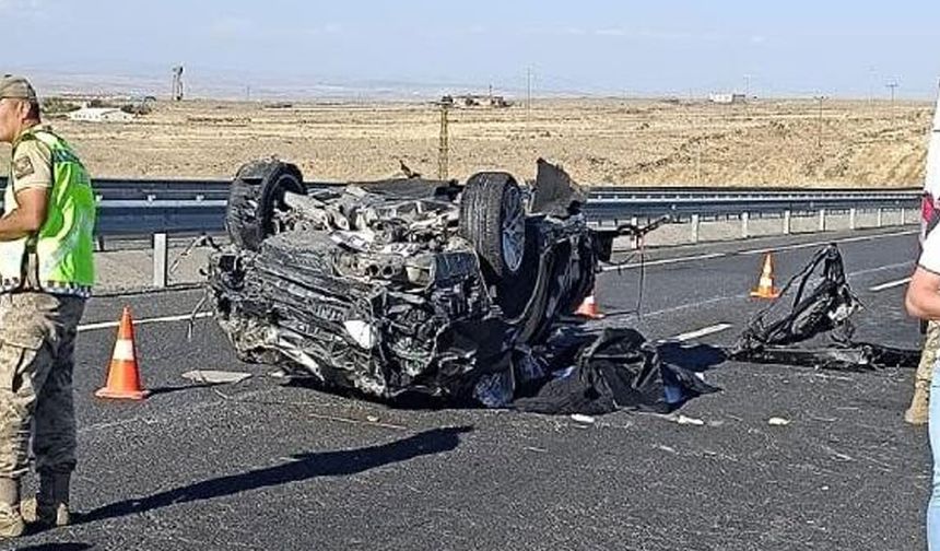Diyarbakır’da feci kaza! Lastiği patlayan otomobil takla attı, 3 kişi hayatını kaybetti