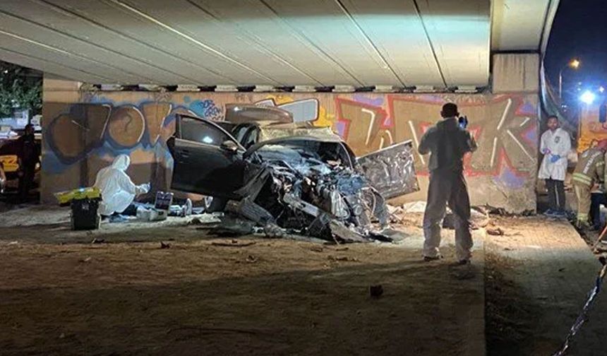 Feci kaza: Duvara çarpan araçtaki 4 kişi öldü