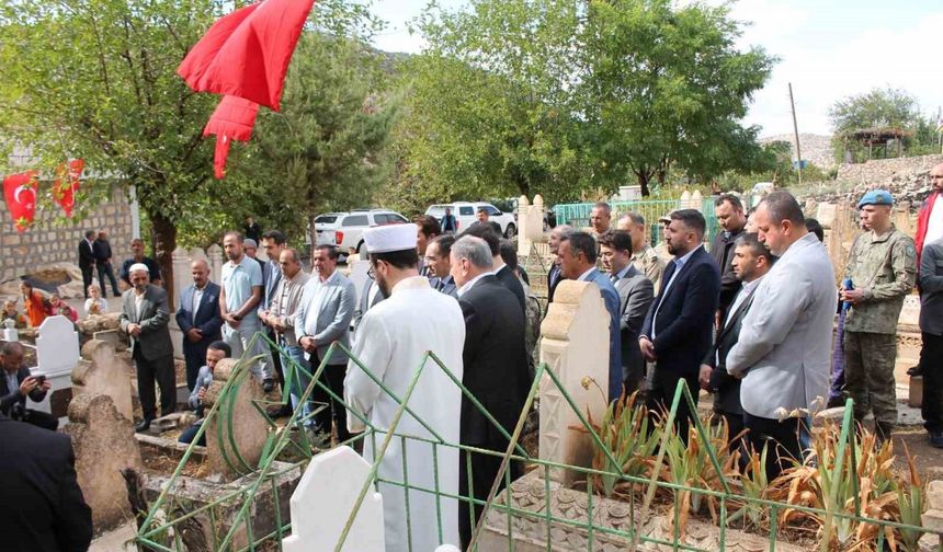 PKK’lı teröristlerin şehit ettiği 26 vatandaş mezarları başında anıldı