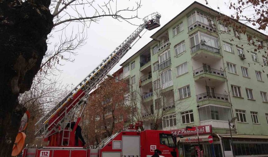 6 katlı binadaki baca yangını paniğe sebep oldu