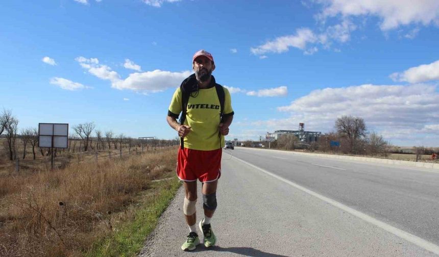 Fransa’dan yola çıkan koşucu, koşa koşa Adana’daki maratona gidiyor