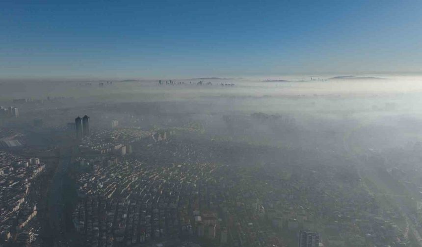 İstanbul’da sis etkili oldu: Kartpostallık manzara havadan görüntülendi