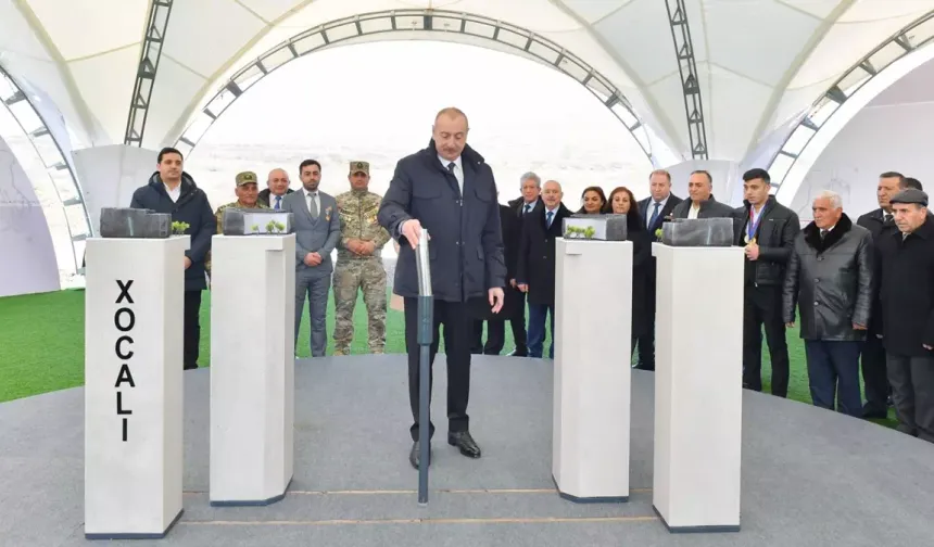 Aliyev, 'Hocalı Soykırımı' anıtının temelini attı