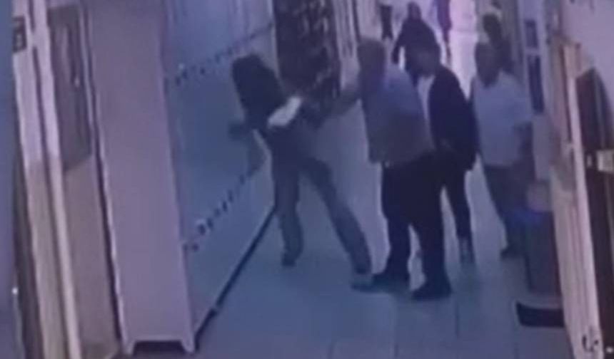 Öğrencisini uyaran öğretmene şiddet kamerada