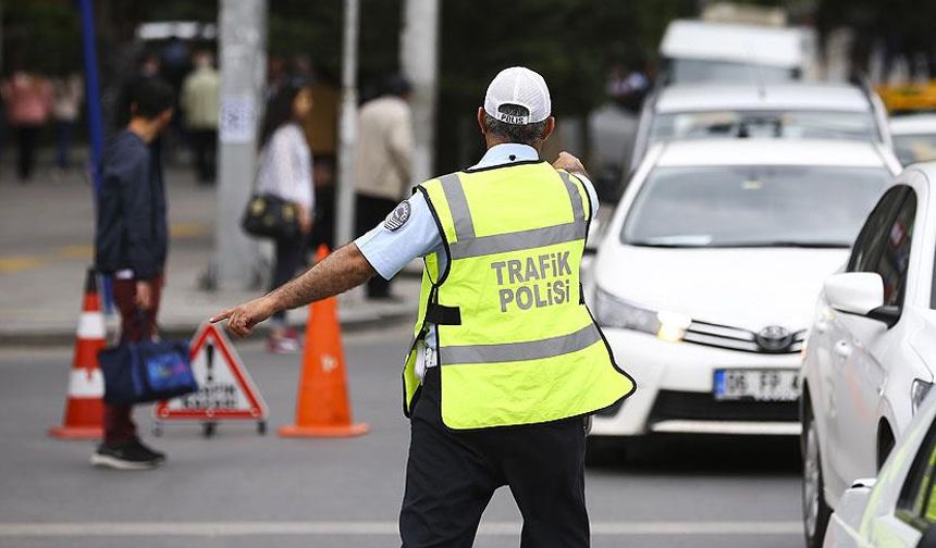 İstanbul'da trafik güvenliğini tehlikeye düşüren sürücüye 34 bin 303 lira para cezası uygulandı