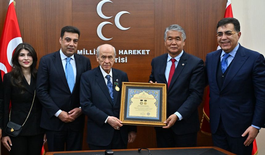 MHP lideri Devlet Bahçeli'ye Onur Madalyası takdim edildi
