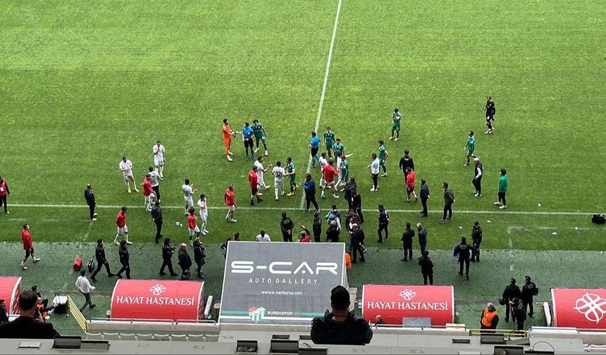 TFF 2. Lig'de kriz! Şampiyonluğa oynayan Vanspor FK, Bursaspor maçında sahadan çekildi