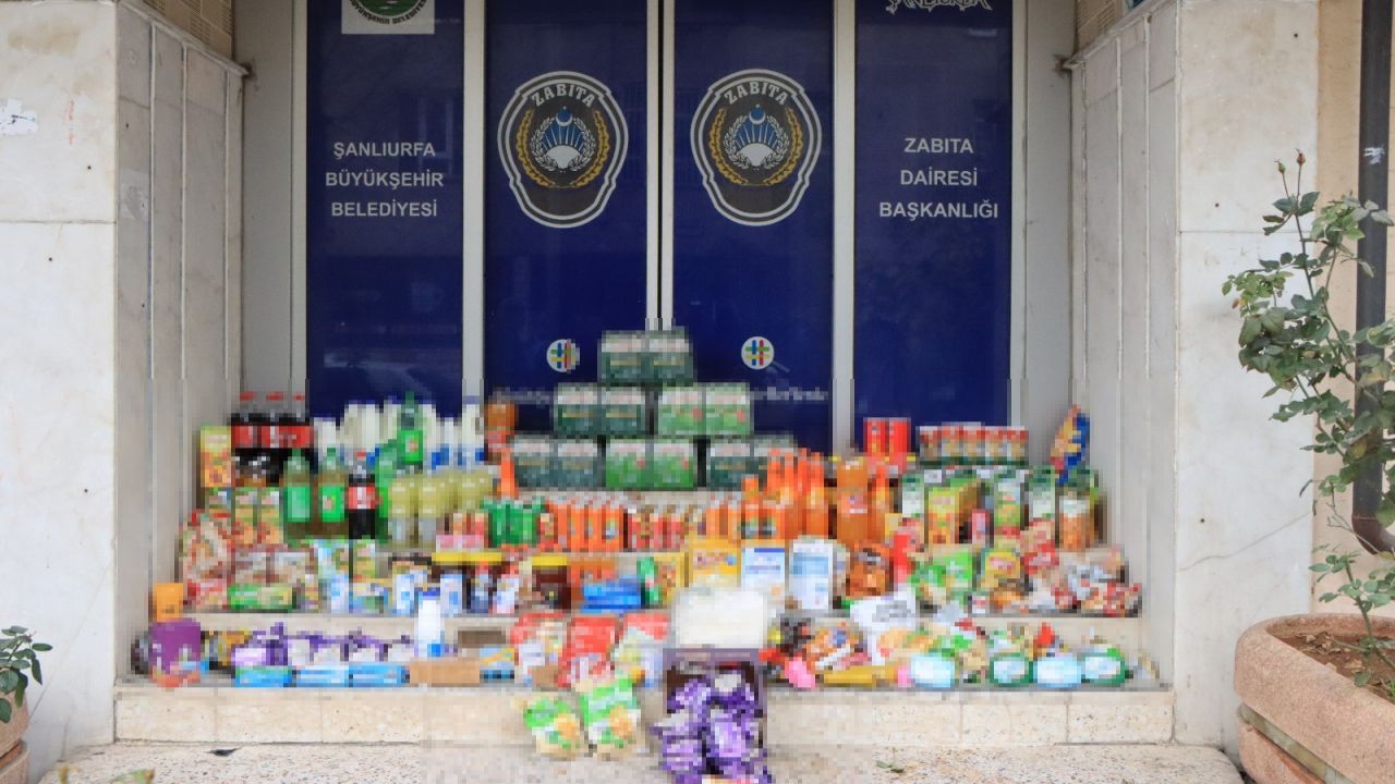 Şanlıurfa’da halk sağlığına yönelik denetimlerini sürdüren Büyükşehir Belediyesi Zabıta Daire Başkanlığı ekipleri, marketler ile bakkal ve manavlara şok baskın düzenledi. 