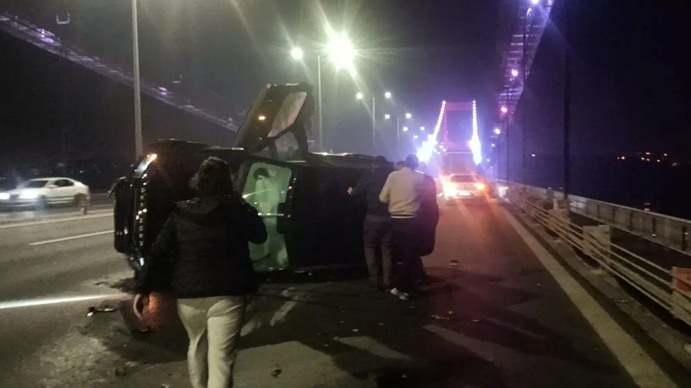 Fatih Sultan Mehmet Köprüsü Edirne istikametinde 4 aracın karıştığı zincirleme trafik kazası meydana geldi.

