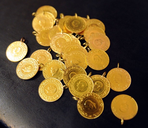 Seçime kadar gram altın 1450 TL olacak! Altın fiyatlarında yaşanacak yükselişin kademeli olarak devam edeceğini belirten İslam Memiş, gram altının önce 1450 TL seviyelerine kadar yükseleceğini dile getirdi.


