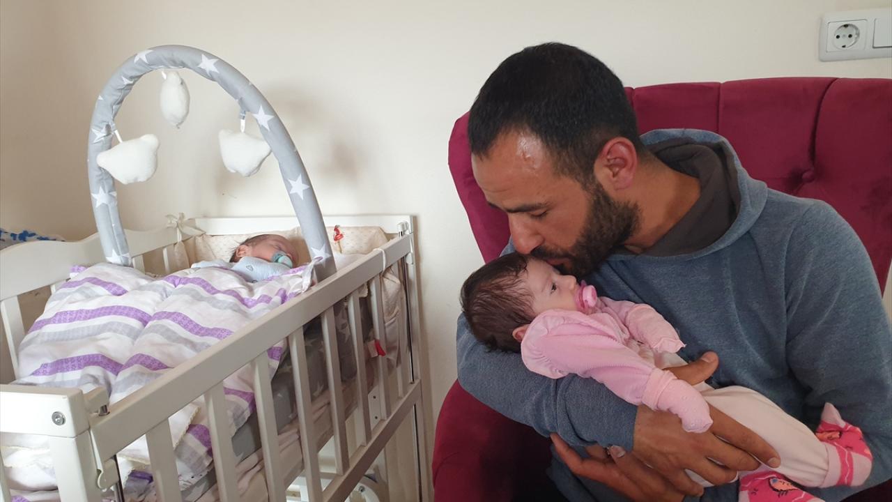 Kadirli ilçesinde yaşayan Ali Tapanç (27), doğuma hazırlanan eşi Mislina Tapanç`ı (21) Kahramanmaraş`ta özel bir hastaneye götürdü.