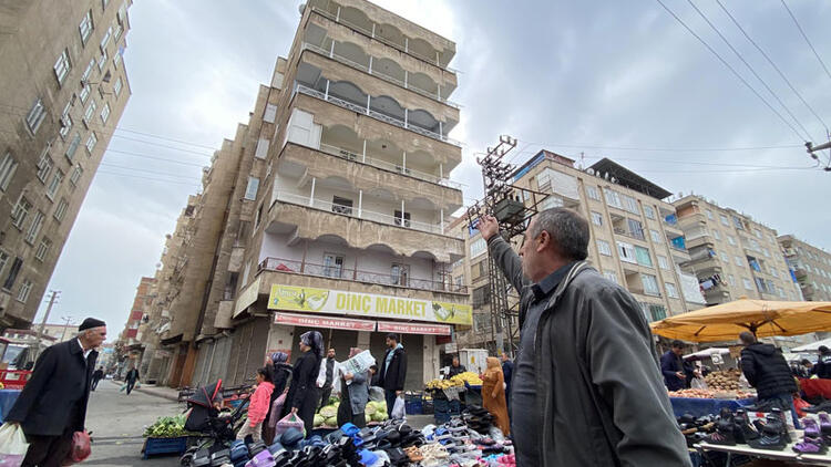 Depremin vurduğu illerden Diyarbakır’ın Bağlar ilçesinde, 1992 yılında 6 katlı yapılan Orteks 2 Apartmanı için Çevre, Şehircilik ve İklim Değişikliği Bakanlığı ekiplerince hasar tespiti sonucu ağır hasarlı raporu verildi.
