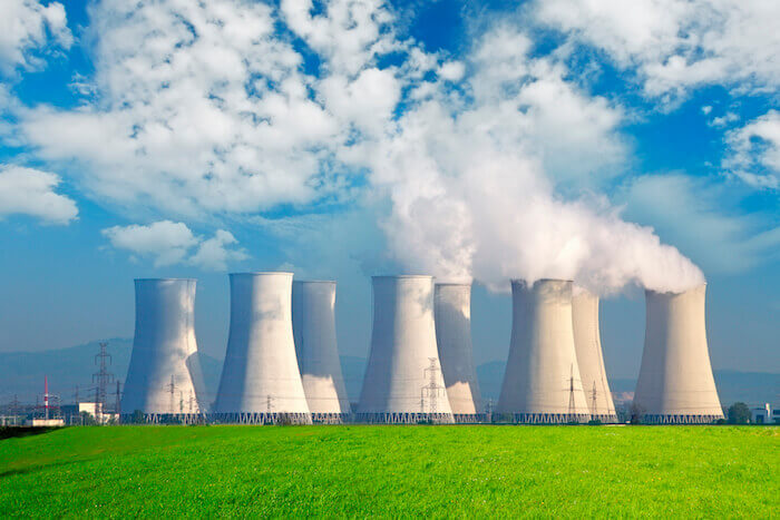 İşte 7 maddede nükleer enerji... Türkiye'nin ilk nükleer güç santrali Akkuyu NGS'de ilk ünitenin devreye alınması ile birlikte bugün taze nükleer yakıt tesise ulaştı. Böylelikle Akkuyu NGS, "nükleer tesis" statüsüne kavuştu. İşte 7 maddede nükleer enerjinin önemi, avantajları ve Türkiye'ye sağlayacağı faydalar...