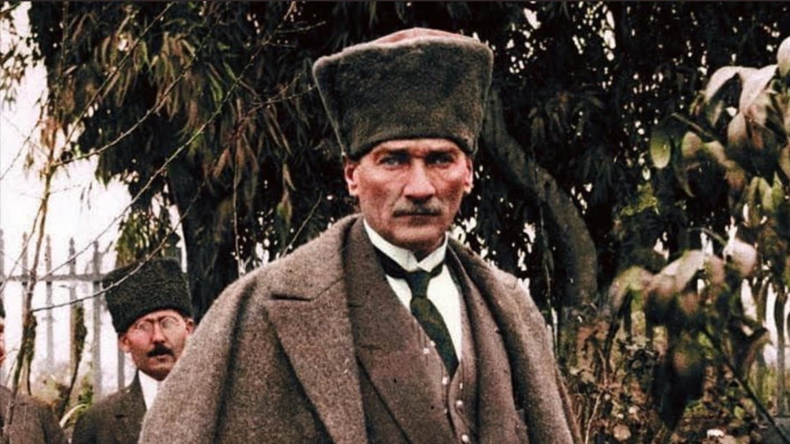 Cumhuriyetimizin kurucusu Mustafa Kemal Atatürk'e olan minnetimiz ve sevgimiz kendisini her alanda gösteriyor.