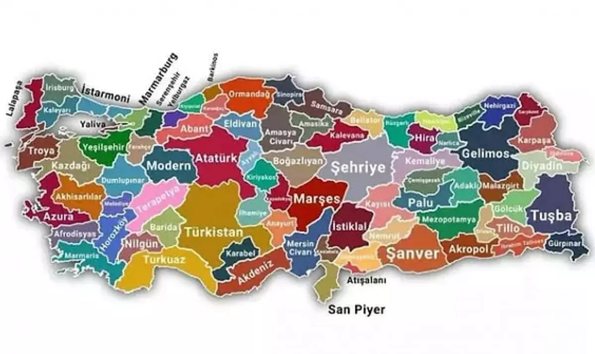 Şehirlerin en meşhur özellikleriyle yeniden adlandırıldığı bu uygulama sonucunda Ankara'nın ismi Atatürk ile değiştirildi.
Yapay zekanın oluşturduğu yeni isimlerle Türkiye haritası yukarıdaki gibi şekillendi
Kaynak: Onedio