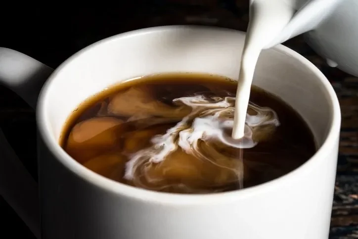 Chopra'nın kahve içmekle ilgili ipuçları:

Günde en fazla bir ila iki bardak için (vücut ağırlığının kg'ı başına 3-5 mg)