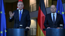 Cumhurbaşkanı Recep Tayyip Erdoğan, Almanya Başbakanı Olaf Scholz ile baş başa görüşme ve heyetler arası çalışma yemeği öncesinde ortak basın toplantısı düzenledi. 