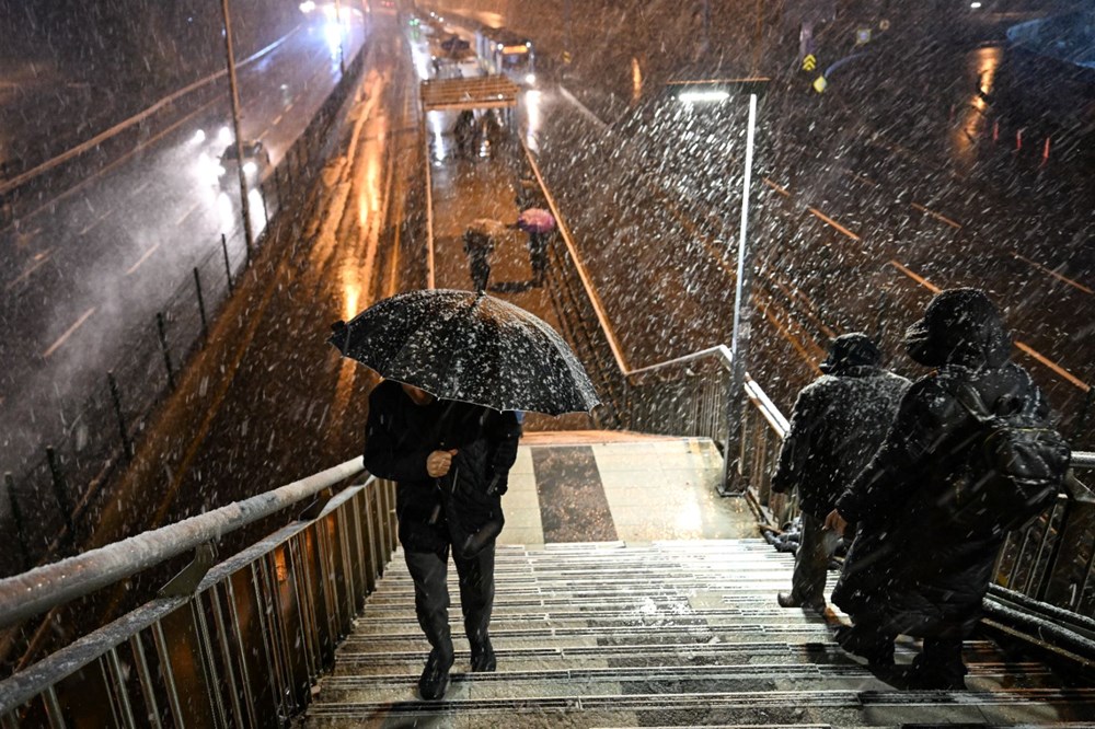İstanbul’a mevsimin ilk karı yağdı