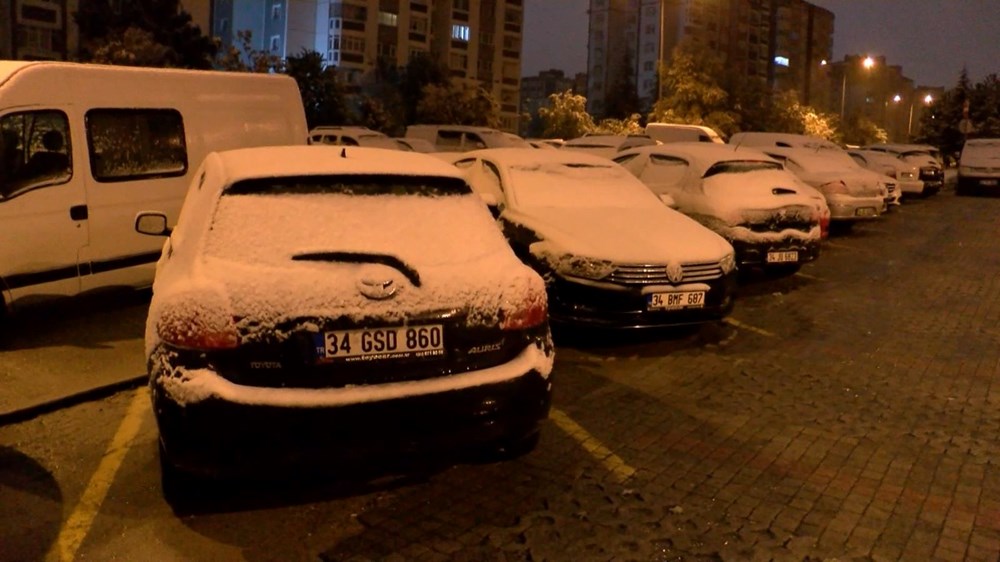 Ümraniye, Beykoz, Çekmeköy, Üsküdar ve Kartal bölgelerinin yüksek kesimlerinde de kar yağışı görüldü.

Ümraniye'de ana yollarda kar beyaz örtü oluşturdu.