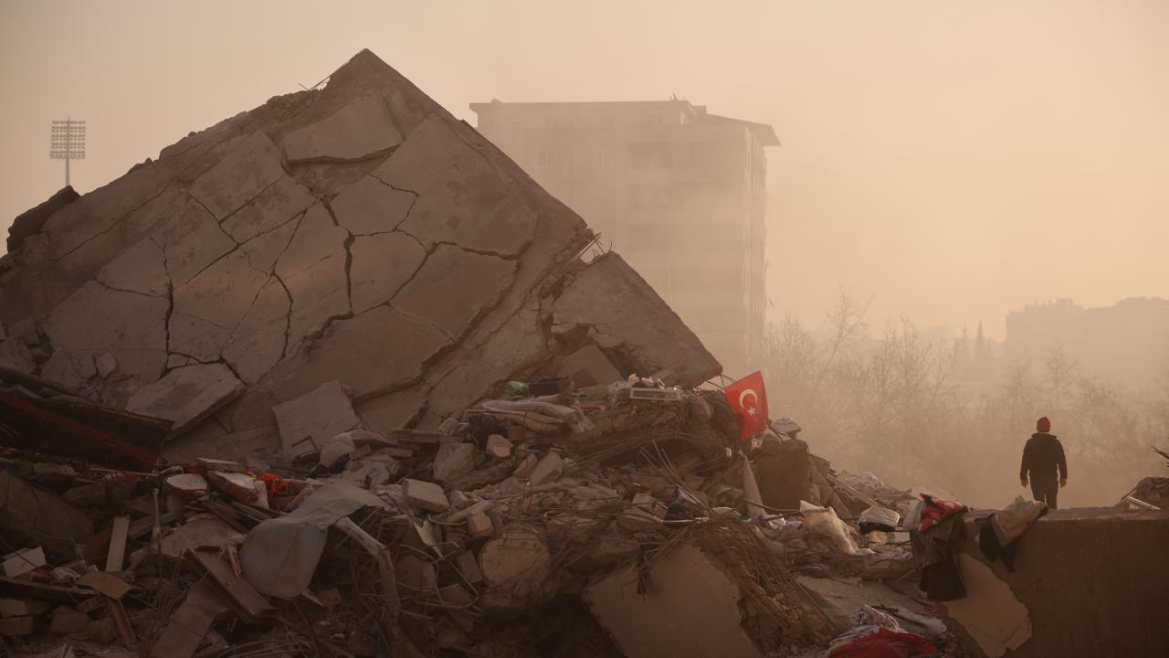 Takvim yaprakları 6 Şubat 2023'ü gösterdiğinde Kahramanmaraş merkezli iki büyük deprem yaşandı.