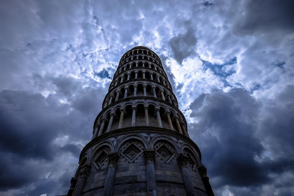 Pisa Kulesi Neden Yamuktur